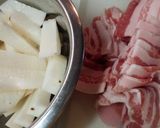 めんつゆで♪豚バラと長いもの煮物作り方1写真