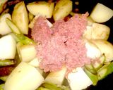 新じゃがとアスパラのコンビーフ炒め^^♪作り方3写真