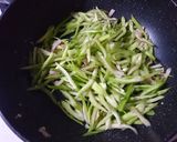 旨っ☆セロリのにんにくベーコン炒め♪作り方6写真