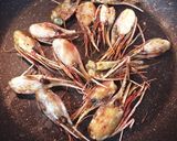 出汁が最高♡海老頭のお味噌汁作り方1写真