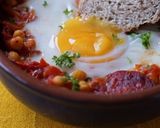 朝ごはん☆チョリソと豆、トマトの焼き卵作り方7写真