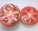 トマトが器のコロコロサラダ☆作り方1写真