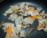 簡単！豚キムチの焼きうどん作り方2写真