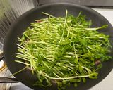 豆苗ベーコンのナンプラー炒め作り方5写真