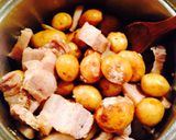 豚バラと新ジャガのガッツリ肉じゃが！作り方4写真