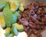 ホタルイカとアボカドのマヨ醤油炒め作り方1写真