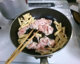 ランチに！　豚肉　油揚げの　焼きうどん！作り方3写真