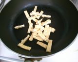 簡単! 小松菜と 油揚げの ごま油炒め!作り方3写真