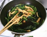 簡単! 小松菜と 油揚げの ごま油炒め!作り方5写真