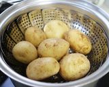 春の味！新じゃがの甘辛ゴマ和え作り方2写真