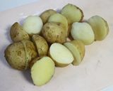 春の味！新じゃがの甘辛ゴマ和え作り方3写真