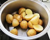 春の味！新じゃがの甘辛ゴマ和え作り方4写真