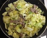 春キャベツと豚肉で、ゴハンがすすむ炒め物作り方3写真