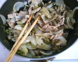 豚肉と玉ねぎ　しめじピーマンの肉野菜炒め作り方5写真