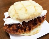 クリームチーズ+豚カツ+メロンパンサンド作り方3写真