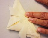 こどもの日に！春巻きの皮で兜作り方4写真