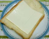 簡単レンジで30秒♡納豆食パン♪作り方1写真