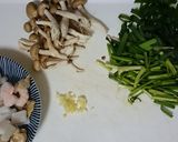 ピリ辛♪シーフードにら玉作り方1写真