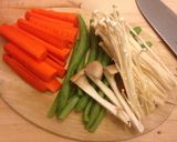 簡単レンジで鶏ひき肉の野菜巻き作り方2写真