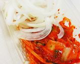 キムチと玉葱の簡単♪おつまみサラダ作り方2写真