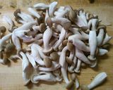 まぐろと　しめじの　おろし玉ねぎ煮込み　作り方1写真
