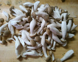 まぐろと　しめじの　おろし玉ねぎ煮込み　作り方1写真