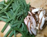 簡単!ニラと椎茸 なめこの中華スープ♪作り方1写真