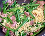 調味料三つで 簡単ニラ焼きそば作り方2写真