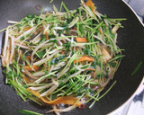 豆苗ともやしの炒め作り方3写真