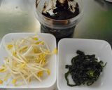 豆もやしとわかめの赤だし作り方1写真