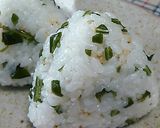 三陸の香り♡茎わかめとごま油のおにぎり作り方3写真