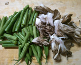 簡単　鶏団子と舞茸、玉ねぎの味噌煮込み！作り方3写真