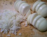 簡単　鶏団子と舞茸、玉ねぎの味噌煮込み！作り方1写真