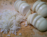 簡単　鶏団子と舞茸、玉ねぎの味噌煮込み！作り方1写真