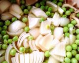 グリンピースと新玉ねぎの卵落とし作り方3写真