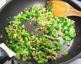 小松菜とクルミの炒飯　肉のっけ作り方2写真