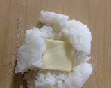 鮭のおにぎりにチーズを入れてみました作り方2写真