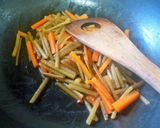 ☆フキとにんじんのピリ甘辛炒め煮☆作り方4写真