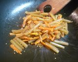 ☆フキとにんじんのピリ甘辛炒め煮☆作り方5写真