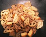 レンコン・さつま揚げ・豚肉の甘辛炒め作り方3写真