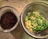 ひじきとえのきだけと豆苗のすり胡麻和え♪作り方2写真