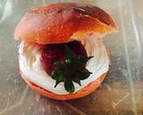 生クリームたっぷり丸ごと苺パン作り方12写真