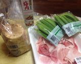 豚肉のオクラと山芋の梅肉醤油炒め作り方1写真