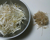 牛肉とごぼう、もやしのすき焼き風煮作り方1写真