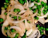 簡単！えんどう豆と新玉葱のチーズ焼き♡作り方3写真