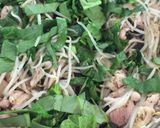 もやしに余り物の食材を入れた炒め作り方1写真