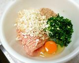 ふわっ、サクッ！鶏ミンチとニラつくね作り方1写真
