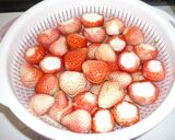 天使の白いちごでトロ～リ♫桃色ジャム❤作り方1写真