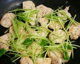 鶏むね肉と三つ葉のレモン炒め♪作り方3写真