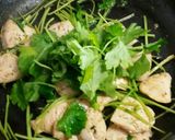 鶏むね肉と三つ葉のレモン炒め♪作り方4写真